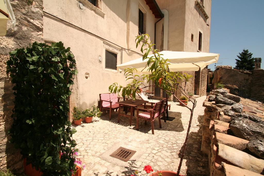 Sotto Il Castello Gagliano Aterno Exterior photo