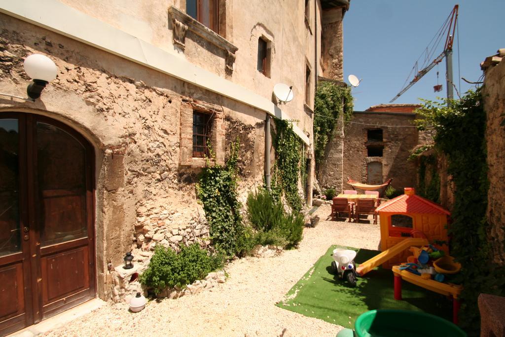 Sotto Il Castello Gagliano Aterno Exterior photo