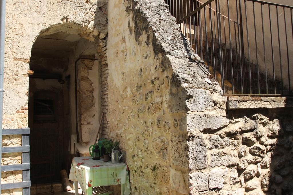 Sotto Il Castello Gagliano Aterno Exterior photo